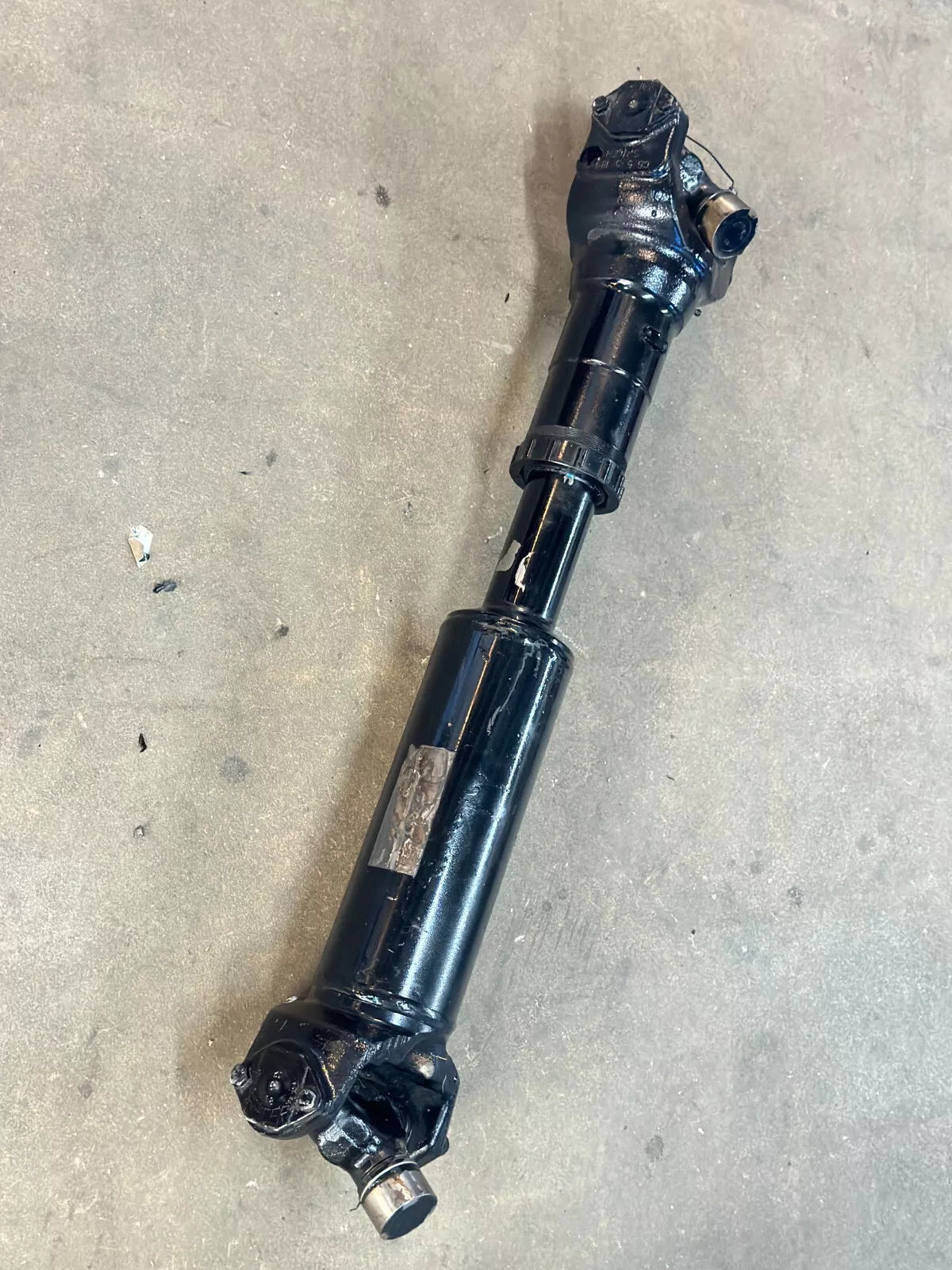 A09-10068-302 Genuine Freightliner Driveshaft Assembly