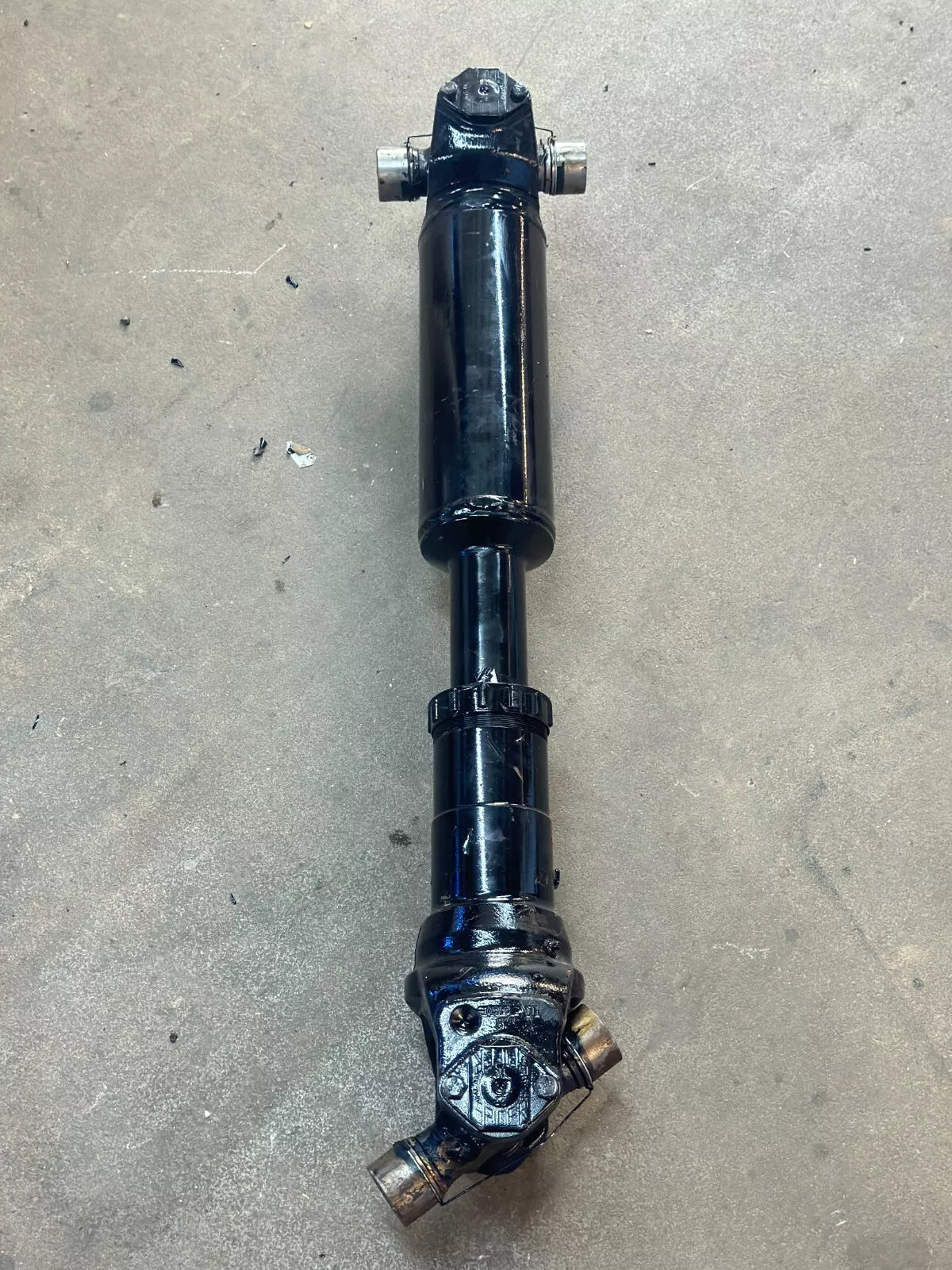 A09-10068-302 Genuine Freightliner Driveshaft Assembly