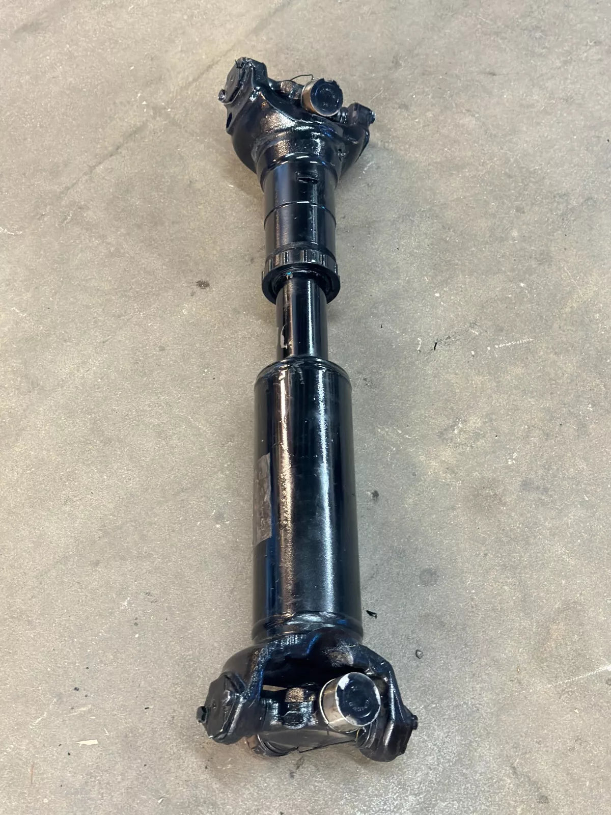 A09-10068-302 Genuine Freightliner Driveshaft Assembly